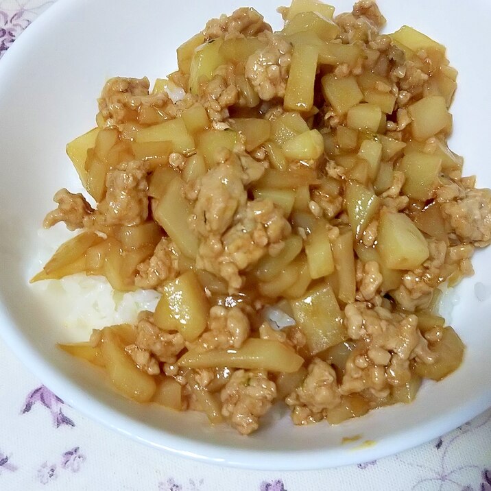 簡単作りおき！じゃがいもとひき肉のオイスター炒め